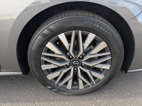 Used 2024 Nissan Altima 2.5 SV image 17