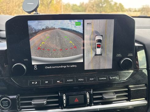 Used 2022 Nissan Pathfinder SL w/ SL Black Package image 11