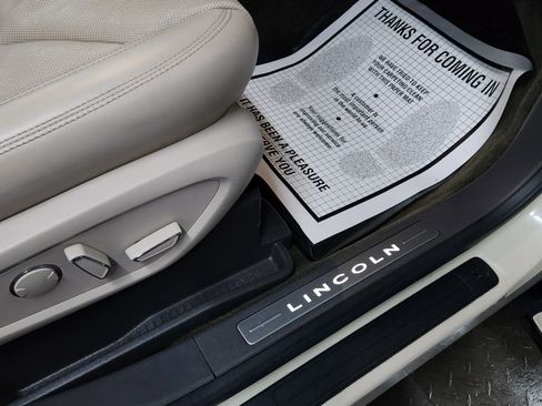 Used 2018 Lincoln MKX Reserve w/ Driver Assistance Package image 18