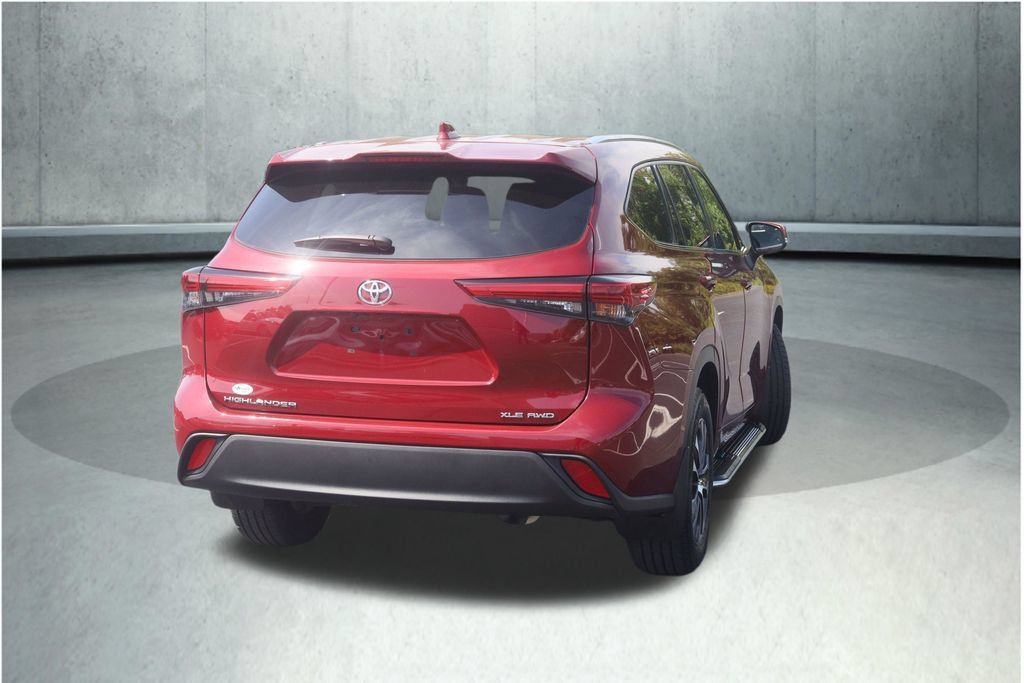 Certified 2021 Toyota Highlander XLE AWD/4WD image 18
