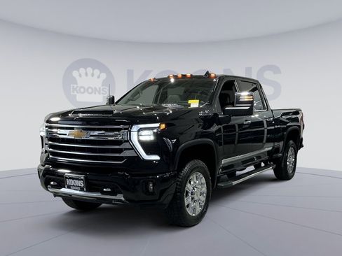 Used 2024 Chevrolet Silverado 2500 High Country w/ High Country Premium Package AWD/4WD image 1