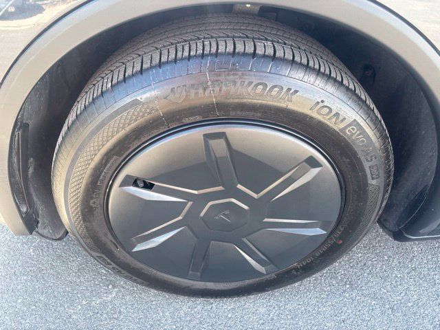 Used 2026 Tesla Model Y AWD image 41