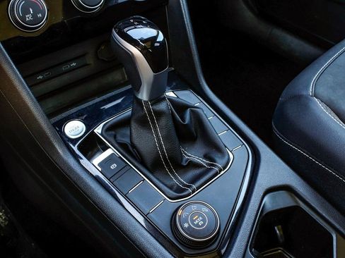 Used 2023 Volkswagen Taos SE w/ Panoramic Sunroof Package image 23