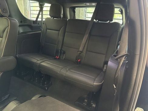 Used 2023 Chevrolet Suburban Premier AWD/4WD image 38