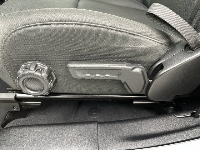 Used 2018 Jeep Wrangler Sport AWD/4WD image 12