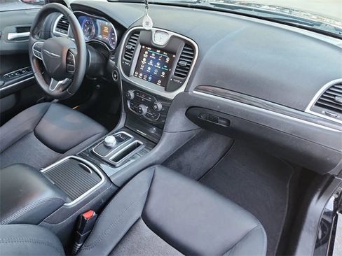 Used 2020 Chrysler 300 Touring w/ Sport Appearance Package image 29