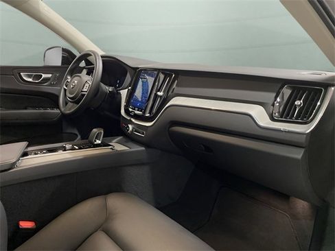 Used 2025 Volvo XC60 B5 Plus image 54