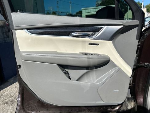 Used 2020 Cadillac XT6 Premium Luxury FWD image 7