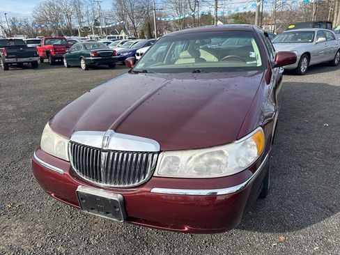 Used 2000 Lincoln Town Car Cartier image 2