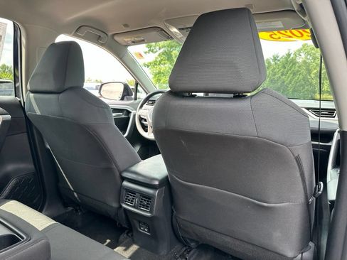 Used 2025 Toyota RAV4 XLE AWD/4WD image 26