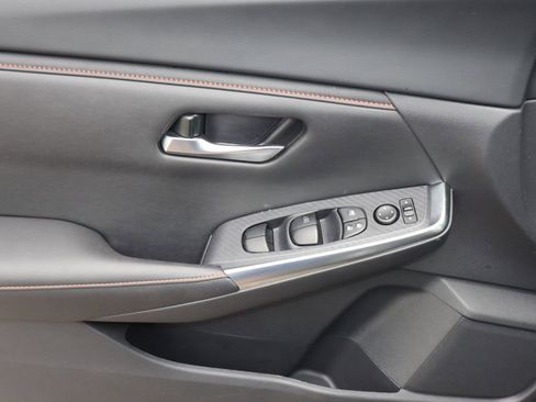 Certified 2024 Nissan Sentra SR FWD image 18