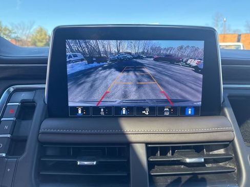 Used 2021 GMC Yukon SLT w/ SLT Premium Package image 17