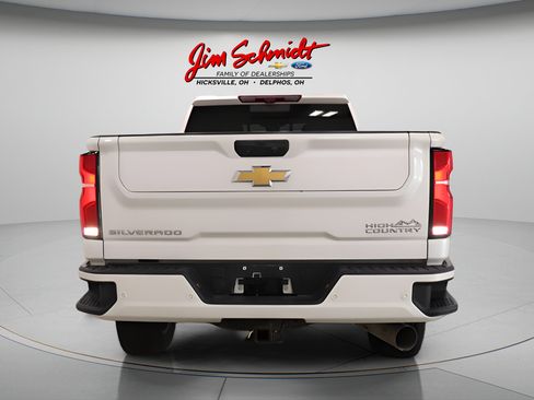 Used 2024 Chevrolet Silverado 2500 High Country w/ High Country Premium Package AWD/4WD image 5