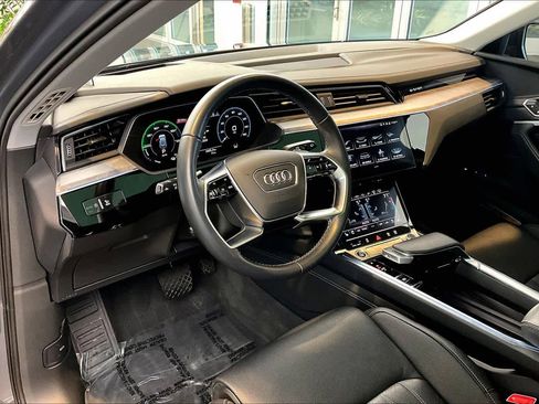 Used 2024 Audi Q8 e-tron Prestige w/ Prestige Package image 18