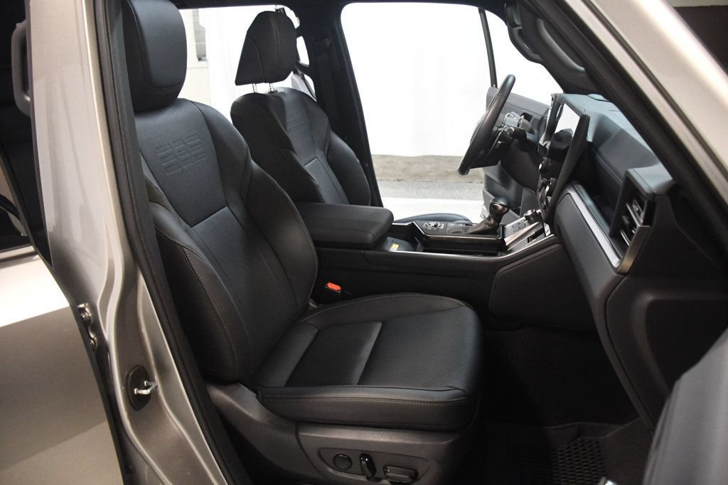Used 2025 Lexus GX 550 w/ Accessory Package (CT) AWD/4WD image 31