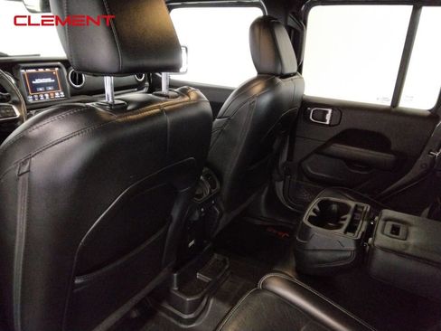 Used 2019 Jeep Wrangler Unlimited Sahara image 31