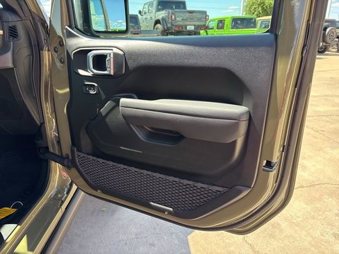 New 2026 Jeep Gladiator Sport AWD/4WD image 36