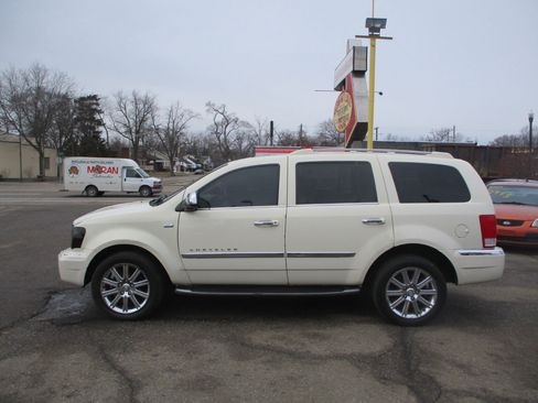 Used 2007 Chrysler Aspen Limited image 4