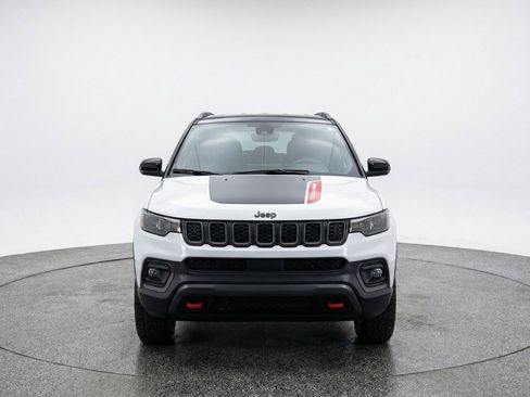 Used 2025 Jeep Compass Trailhawk AWD/4WD image 2