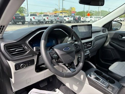 Used 2023 Ford Escape Platinum w/ Premium Technology Package AWD/4WD image 20