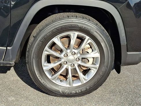 Certified 2022 Jeep Cherokee Latitude Lux image 9