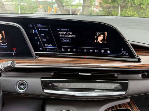 Certified 2023 Cadillac Escalade Premium Luxury AWD/4WD image 24