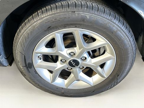 Used 2025 Kia Soul LX w/ LX Technology Package image 11