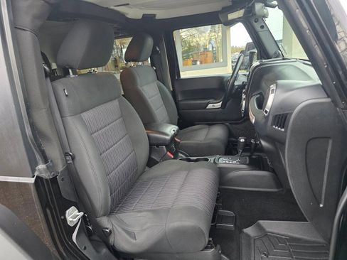 Used 2012 Jeep Wrangler Rubicon w/ Dual Top Group image 20