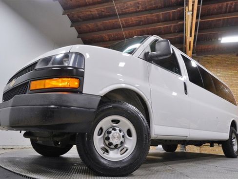 Used 2019 Chevrolet Express 3500 LS image 3