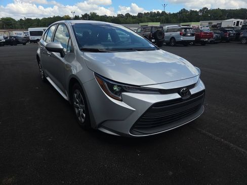 Used 2025 Toyota Corolla LE FWD image 1