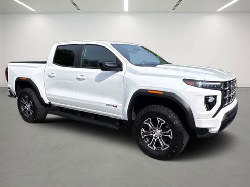 Used 2024 GMC Canyon AT4 w/ AT4 Premium Package AWD/4WD image 6