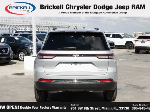 New 2025 Jeep Grand Cherokee Laredo image 12