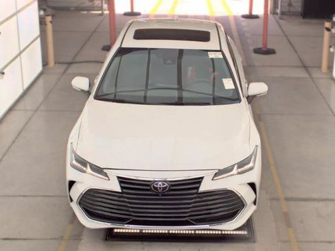Used 2019 Toyota Avalon Limited w/ Advanced Safety Package FWD image 2