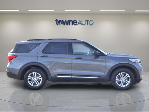 Used 2023 Ford Explorer XLT w/ Equipment Group 202A AWD/4WD image 8