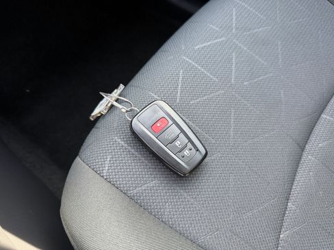 Used 2025 Toyota RAV4 XLE image 22