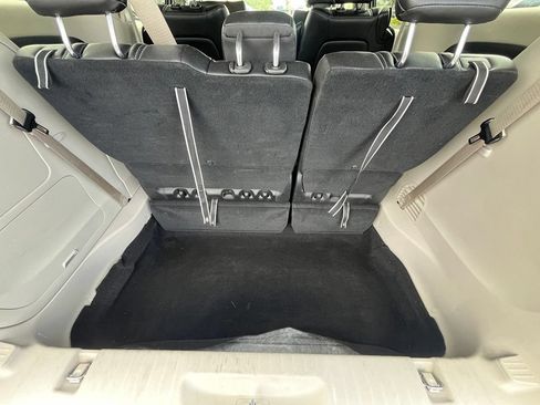 Used 2023 Chrysler Pacifica Touring-L FWD image 26