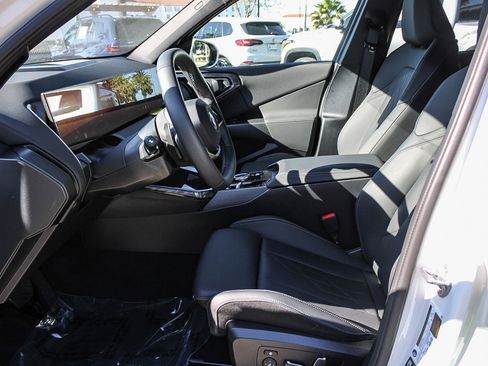 Certified 2025 BMW X3 xDrive30i w/ Convenience Package image 17