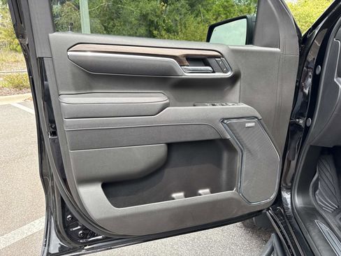 Used 2025 Chevrolet Silverado 1500 LT Trail Boss w/ LT Trail Boss Premium Package AWD/4WD image 17