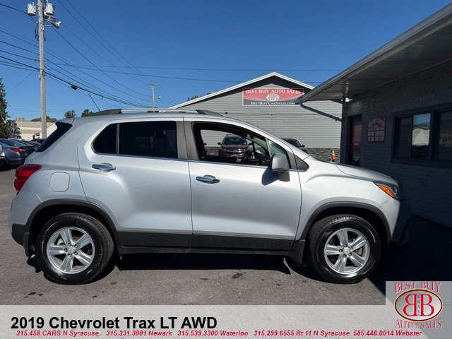 Used 2019 Chevrolet Trax LT w/ LT Convenience Package AWD/4WD image 2