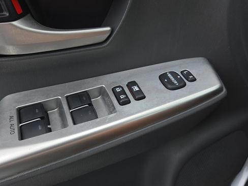 Used 2014 Toyota Prius V Three FWD image 18