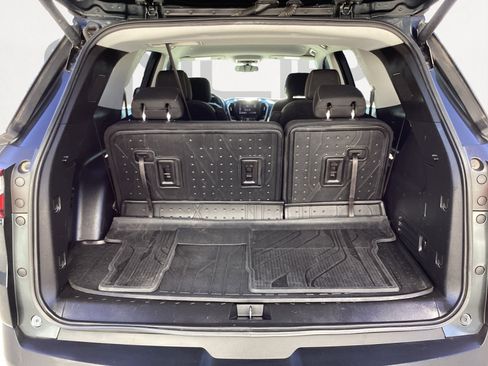 Used 2021 Chevrolet Traverse LT image 16