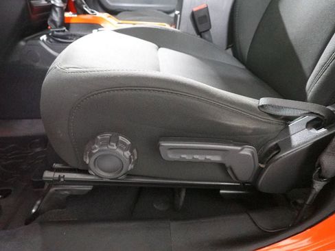 Used 2018 Jeep Wrangler Unlimited Sport S image 11