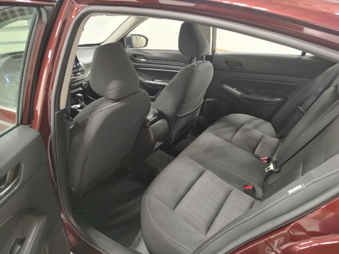 Used 2024 Nissan Altima 2.5 SV image 11