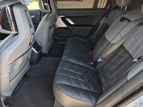 Certified 2024 BMW 760i xDrive image 31