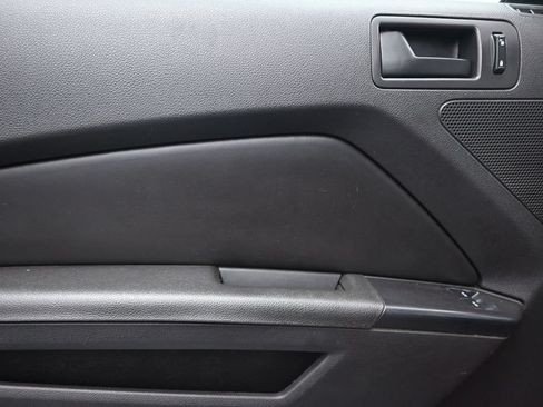 Used 2014 Ford Mustang Coupe RWD image 16
