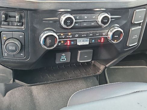 Used 2024 Ford F350 Lariat w/ Sport Appearance Package image 29