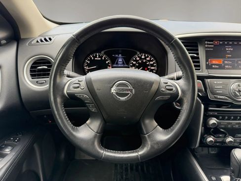 Used 2019 Nissan Pathfinder SV AWD/4WD image 19