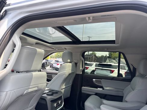 Used 2025 Ford Expedition Max Platinum w/ Driver's Package AWD/4WD image 18