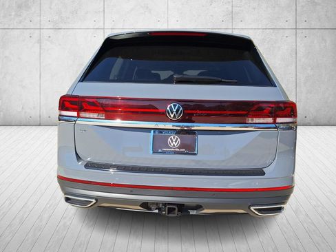 Used 2026 Volkswagen Atlas SE FWD image 4