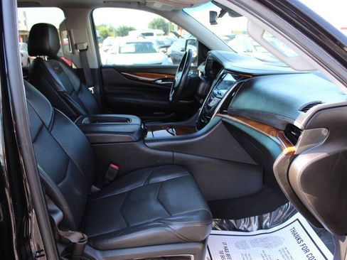 Used 2017 Cadillac Escalade Premium Luxury RWD image 9
